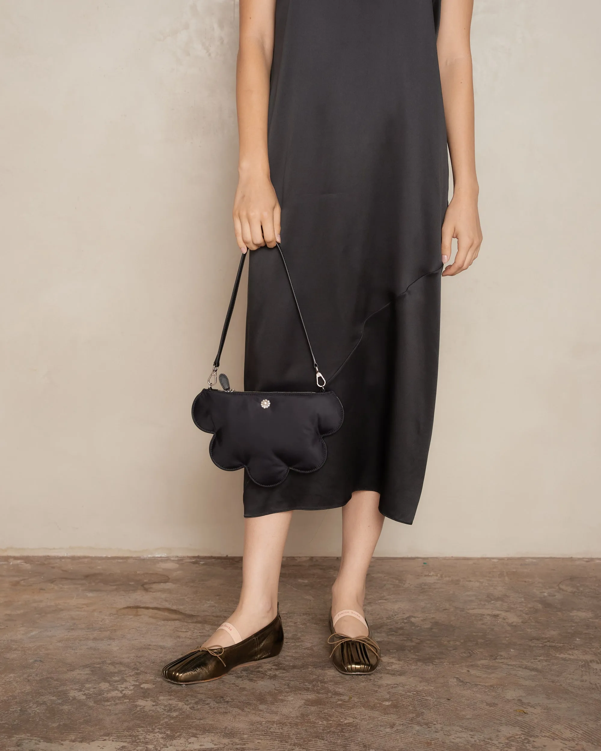 Black Pearl Daisy Shoulder Bag