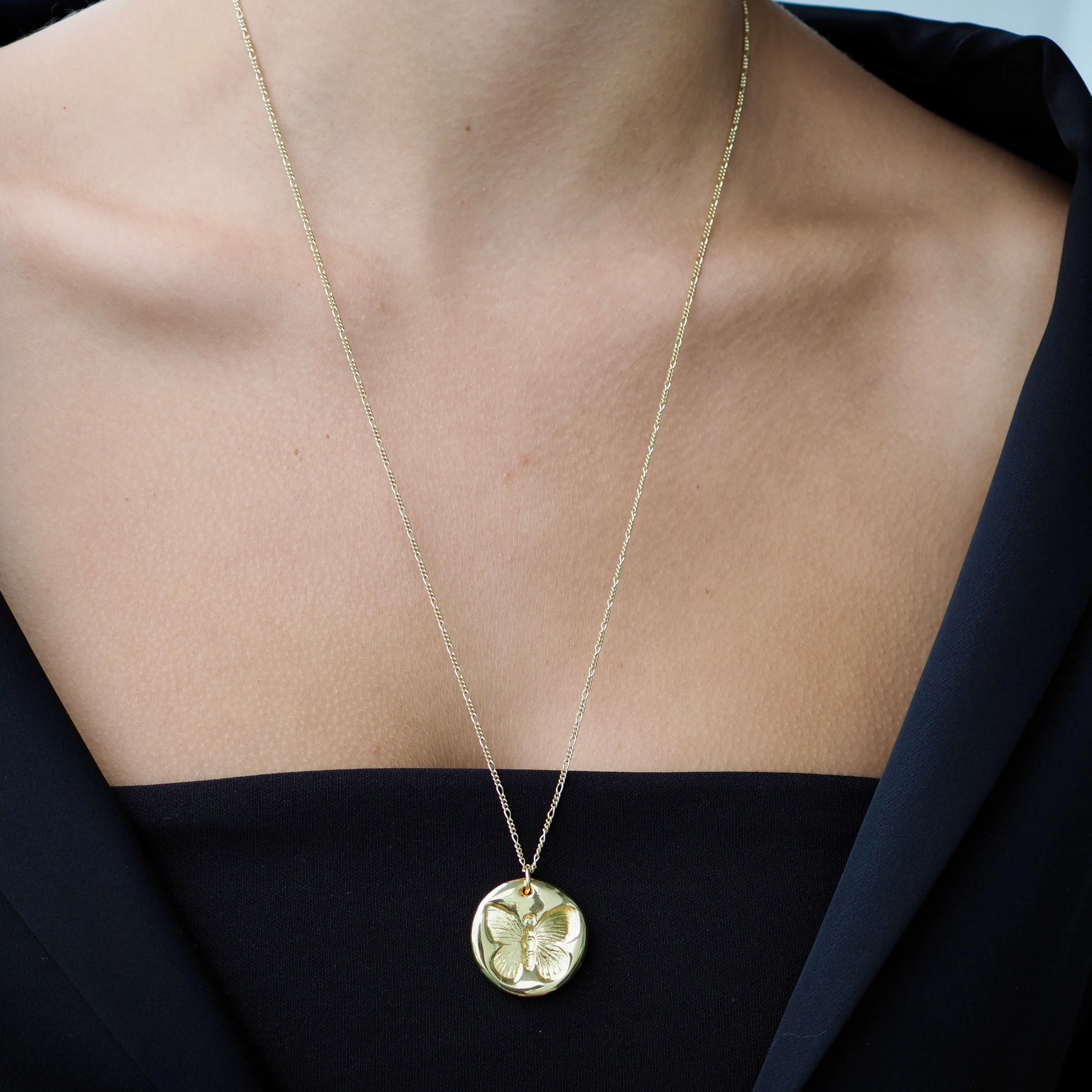 CARI BUTTERFLY DISC NECKLACE - 3/4